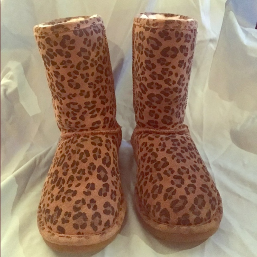 Leopard Women’s Bearpaw Boots Size 6